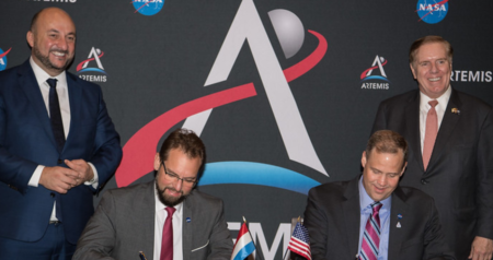 Representatives of the National Aeronautics and Space Administration (NASA) and of the Luxembourg Space Agency (LSA), sign a Joint Statement of Intent.